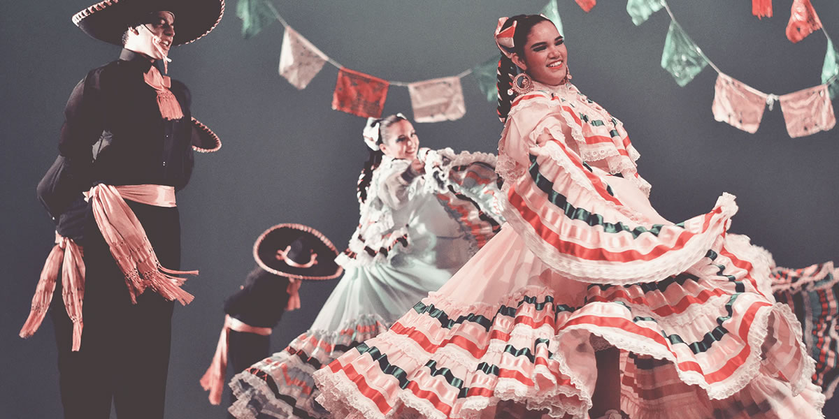 Danza típica de la region - Mexico